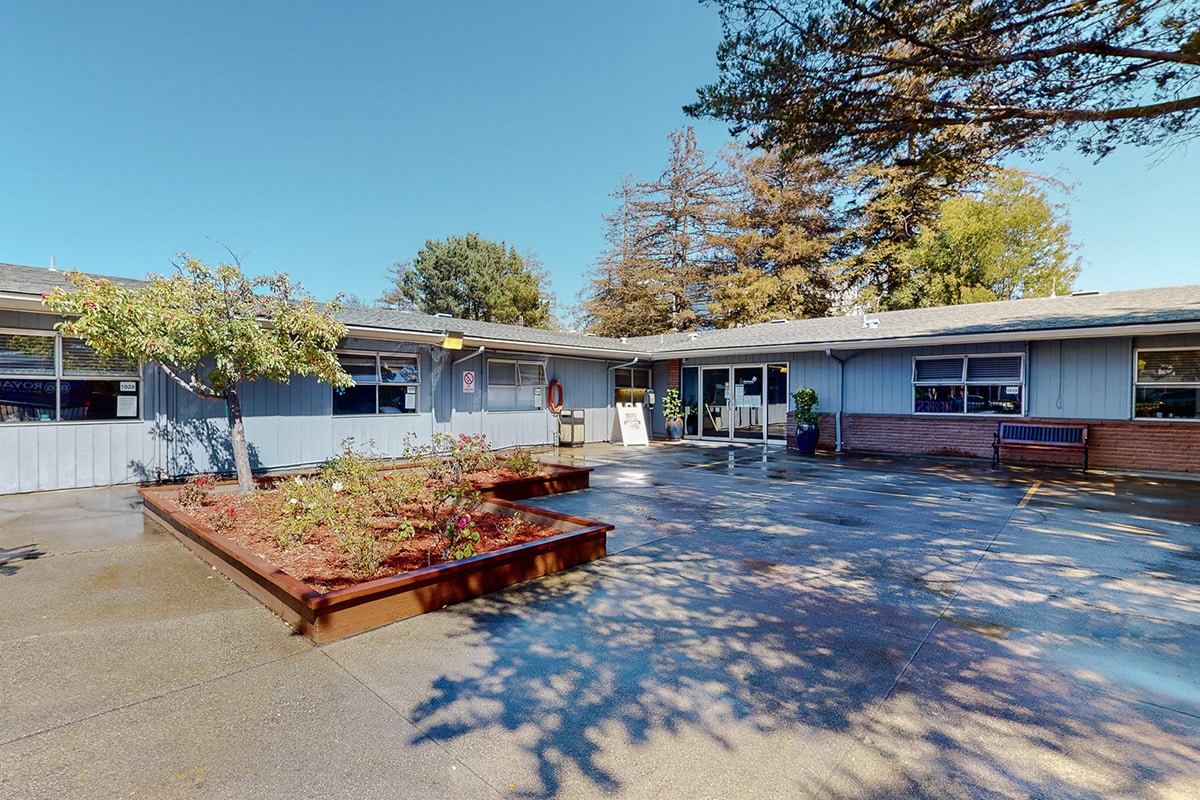 Peninsula Post Acute patio and garden of facility