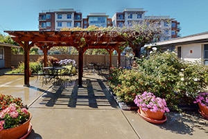 Peninsula Post Acute patio and garden of facility